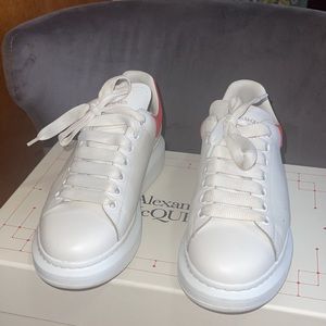 Very good condition Alexander McQueen size 8